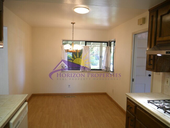 Building Photo - Bright 3 Bed 2 Bath 1,866sqft Carmichael Home with Pool