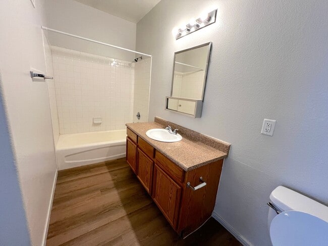 Building Photo - 2bed/2bath first floor unit in gated community