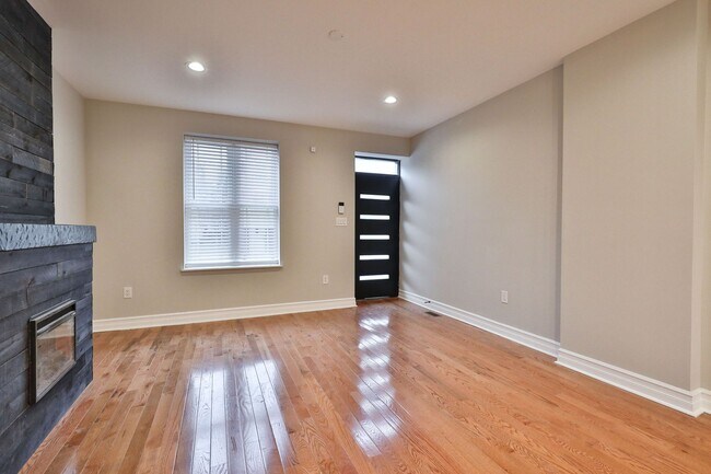 Building Photo - 1812 N Croskey St