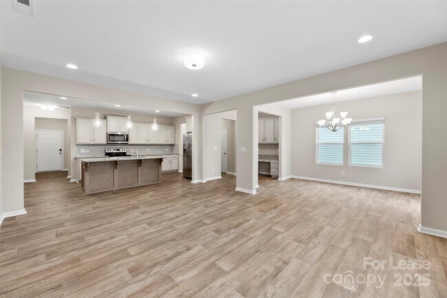 Building Photo - 8562 River Ridge Dr