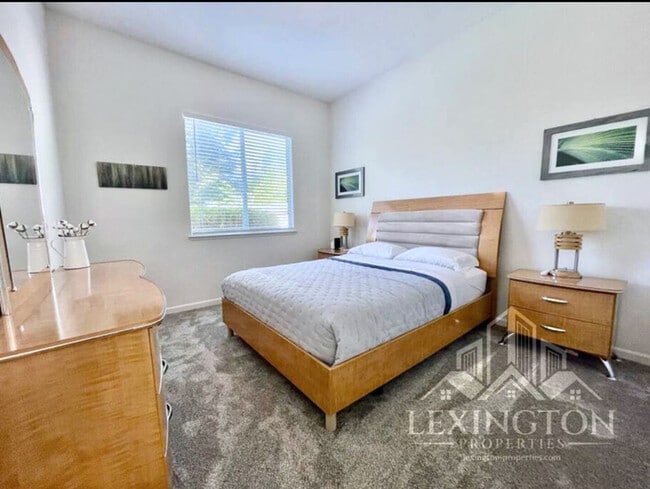 Building Photo - Stunning, 5BD/3BA Home, in West Sacramento with a Pool and BBQ!