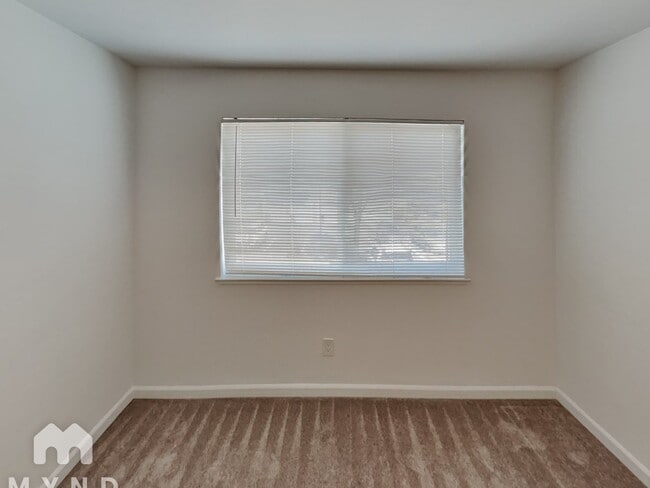 Building Photo - 102 Glenbridge Ct