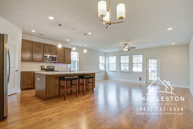 Building Photo - 7824 Montview Rd