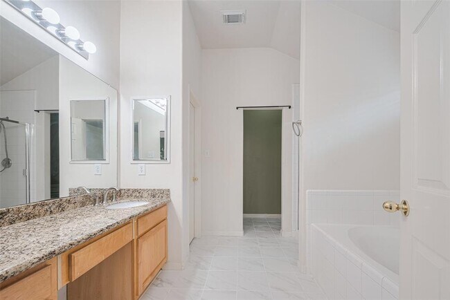 Building Photo - 14111 Norgrove Ct