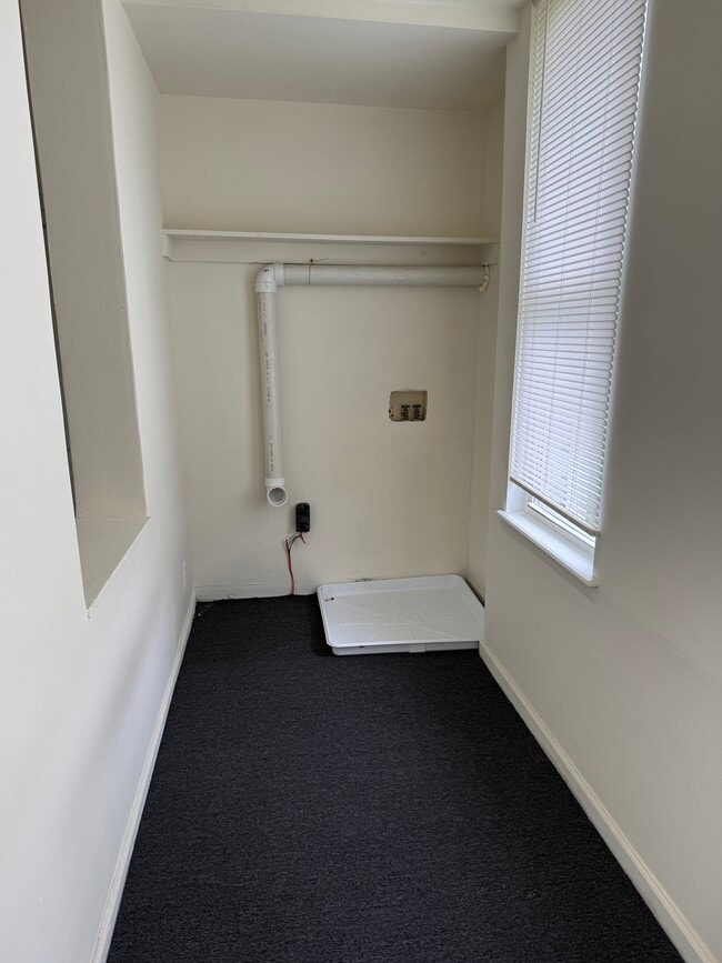 Building Photo - 924 N Kresson St