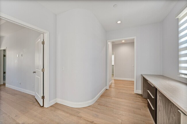 Building Photo - 59 Parkdale