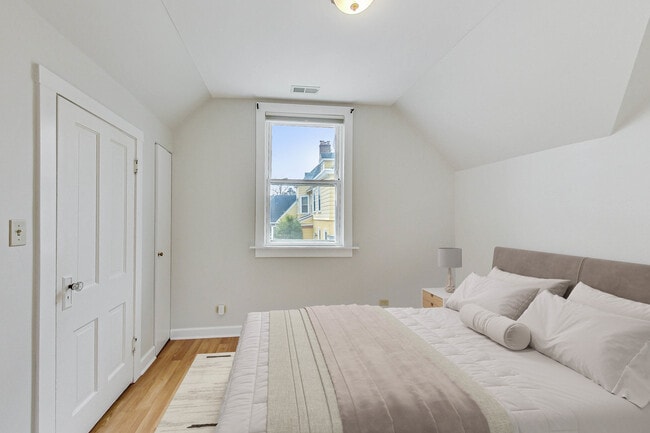 Building Photo - 1327 Church St