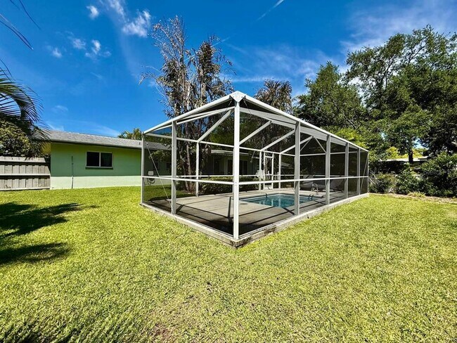 Building Photo - 2233 Snead Ave