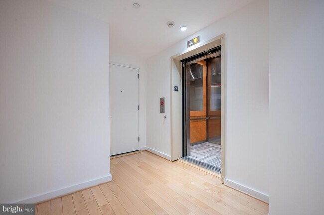 Building Photo - 1881 N Nash St