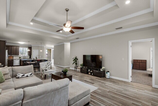 Building Photo - "Charming 3-Bed Home in Mary Esther with $200.00 Off First Full Month's Rent!"