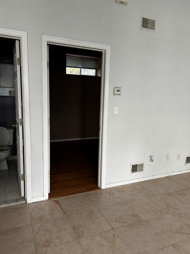 Building Photo - 27 Delia Ct