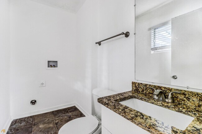 Building Photo - 2537 Bonnybrook Dr SW