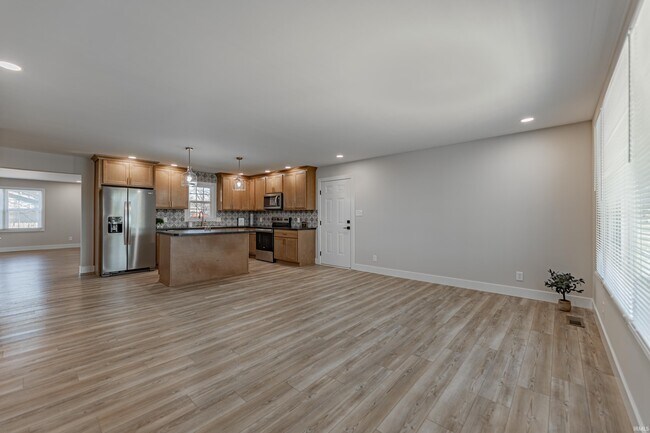 Building Photo - 441 Lawrence Dr