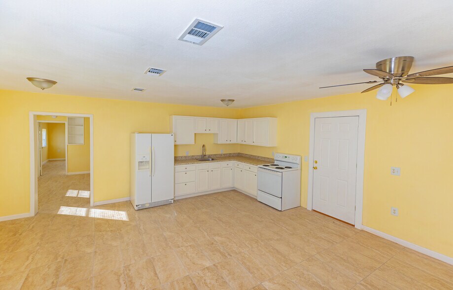 Kitchen - 6128 Townsend Rd