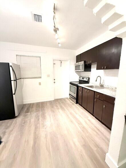 Building Photo - 209 NW 10th St