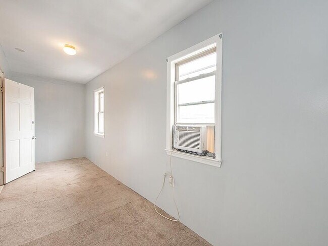 Building Photo - 3-Bed in the Heart of New Brunswick!"