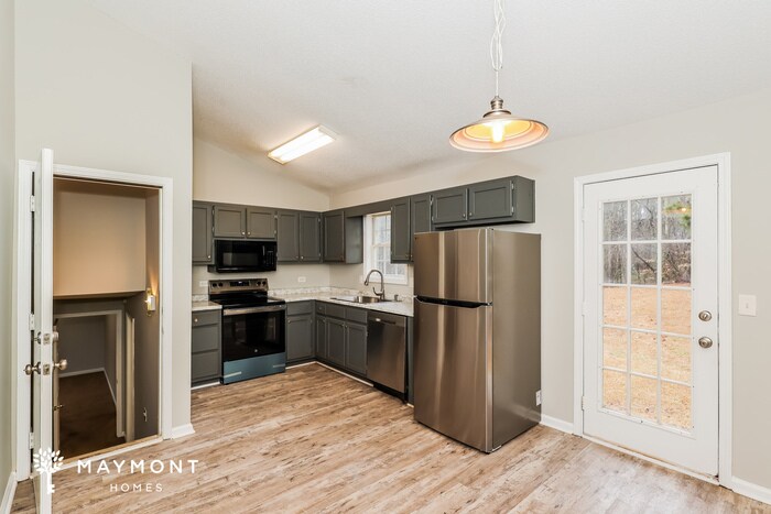 Building Photo - 105 Betty Ln