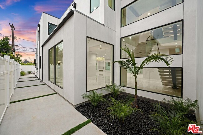 Building Photo - 1439 Edris Dr