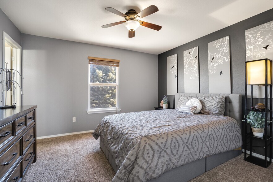 Master Bedroom - 500 Broadview Dr