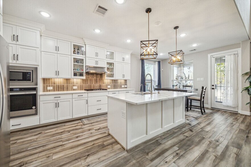 Building Photo - 17547 Harper's Way