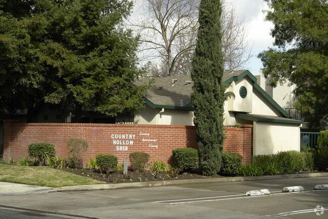 Primary Photo - Country Hollow Apartments