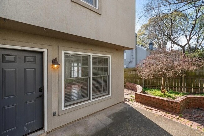 Building Photo - 401 Defoors Landing NW