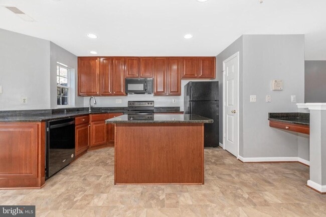 Building Photo - 618 Cawley Dr