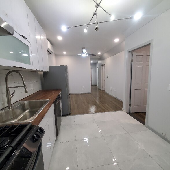 Building Photo - 232 1st St