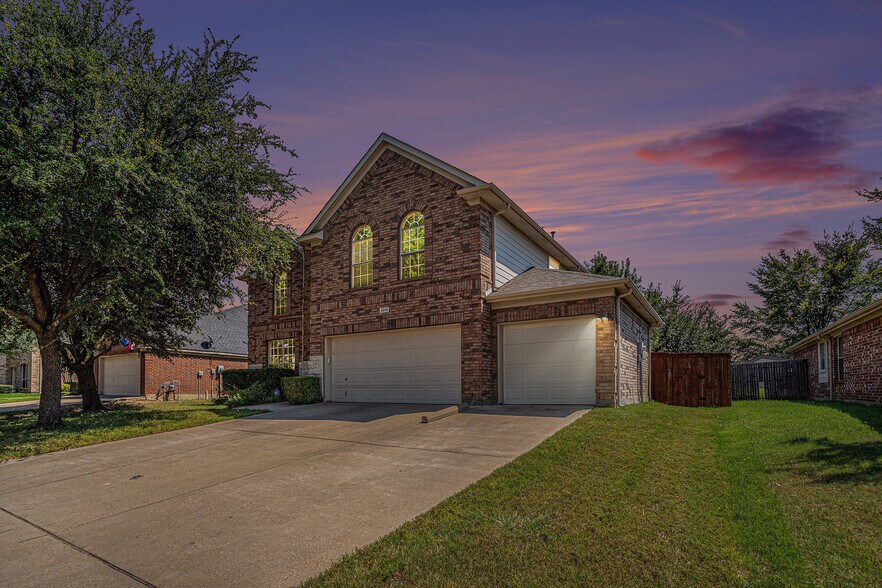 Primary Photo - 3816 Travis Blvd