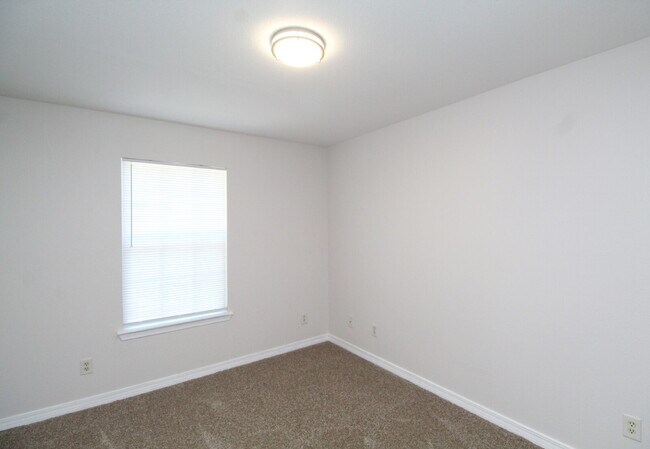 Building Photo - Updated 3BR Home in West Pensacola – Move-...