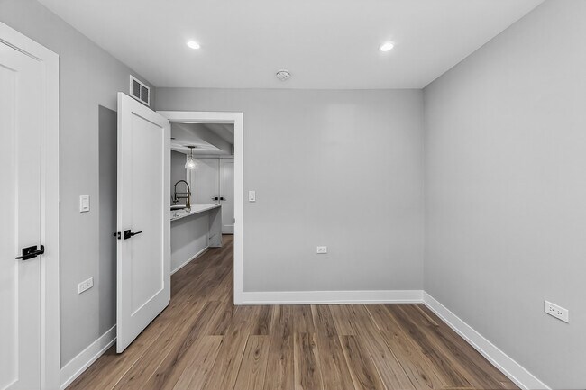 Building Photo - 2451 N Albany Ave