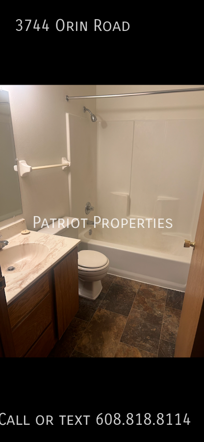 Building Photo - 1 bed/1 bath plus den in Madison, WI!