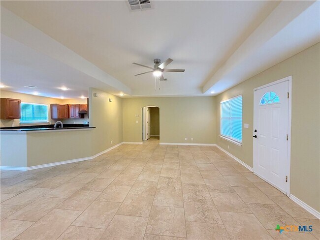 Building Photo - 849 Scenic Hills Dr