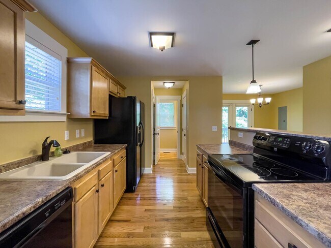 Building Photo - Charming Three-Bedroom Cottage in Oakley