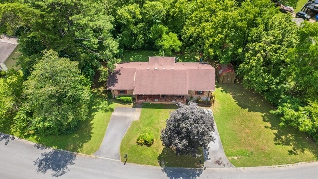 Building Photo - 7742 Holiday Hills Cir