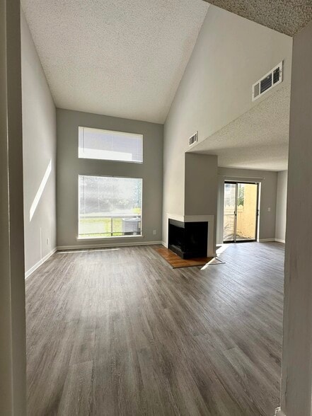 Building Photo - Park South at Deerwood