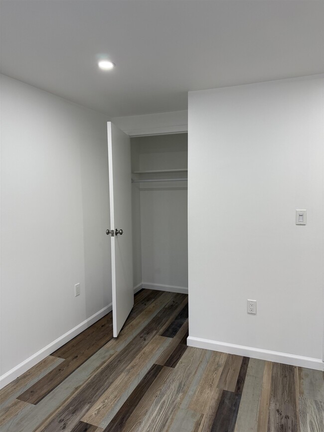 Building Photo - 360 Whiton St