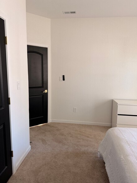Building Photo - 1527 Highland Ave