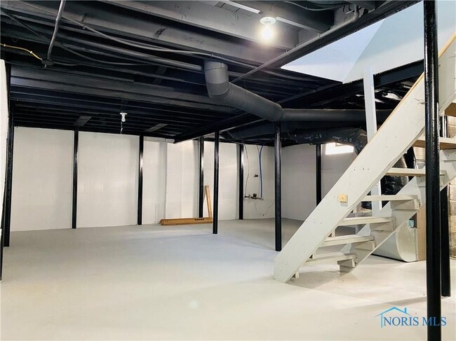 Building Photo - 3263 Blackstone Dr