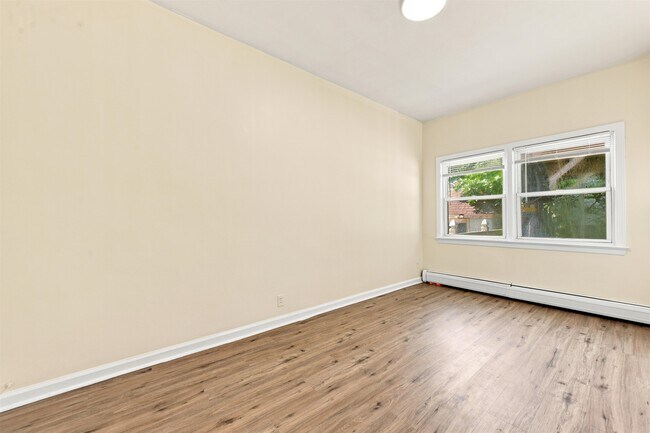 Building Photo - 164 W 31st St