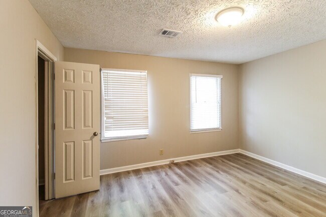 Building Photo - 895 Old Spring Way NE