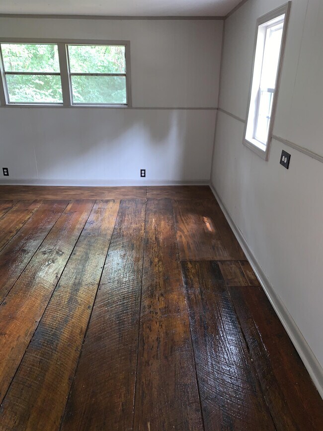 Building Photo - 1074 Enoch Ln