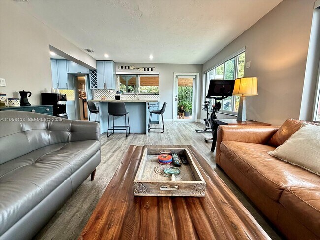 Building Photo - 3817 SW 33rd Ct