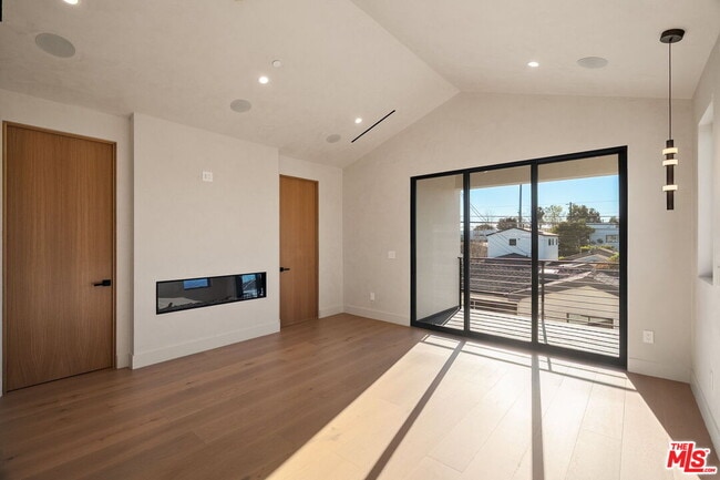 Building Photo - 3517 Redwood Ave