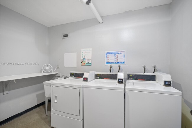 Building Photo - 2150 Sans Souci Blvd