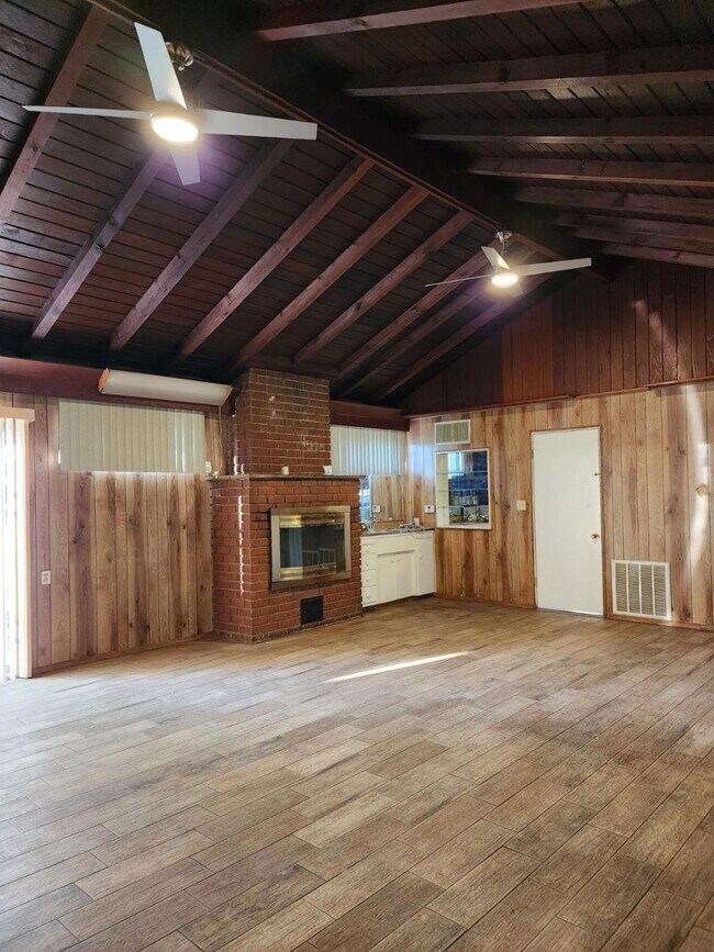 Building Photo - 1300 S Washington Ave