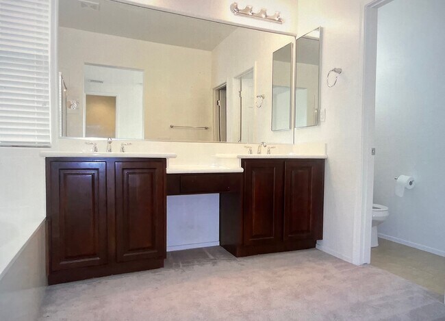 Building Photo - 1139 E Park Ave