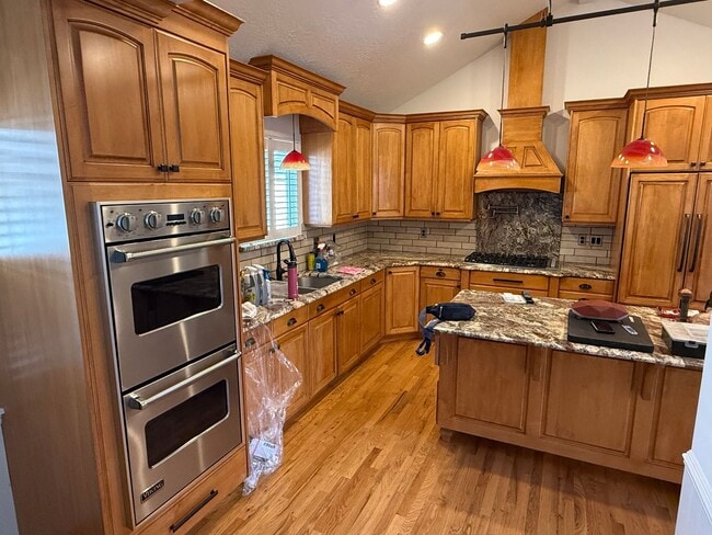 Building Photo - Beautiful 4 bedroom 3 bathroom home!