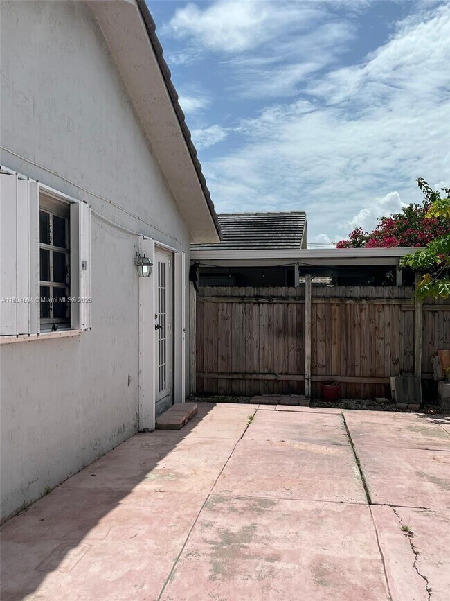 Building Photo - 2749 W 72nd St