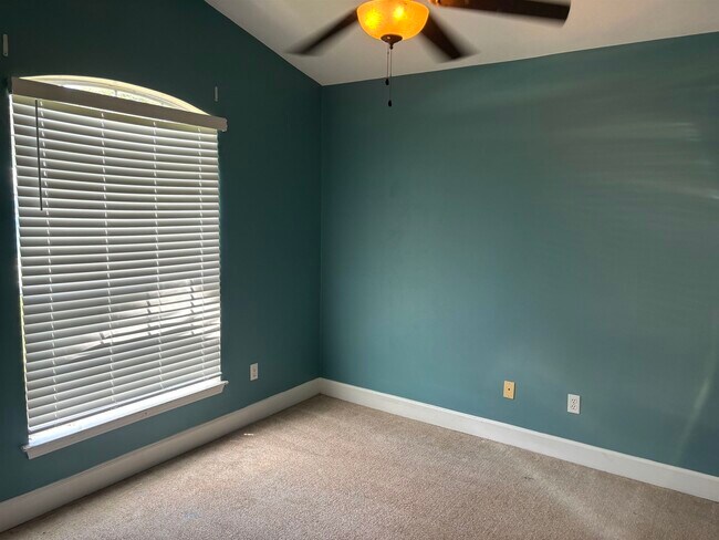 Building Photo - 5261 Montejo Dr